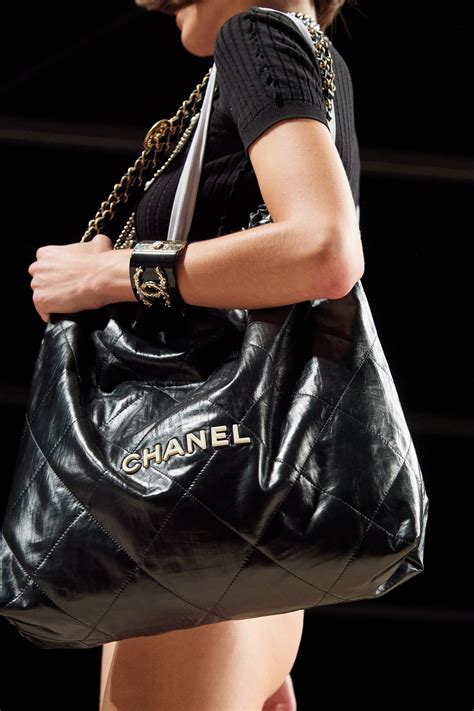 2022 chanel 22 bag.